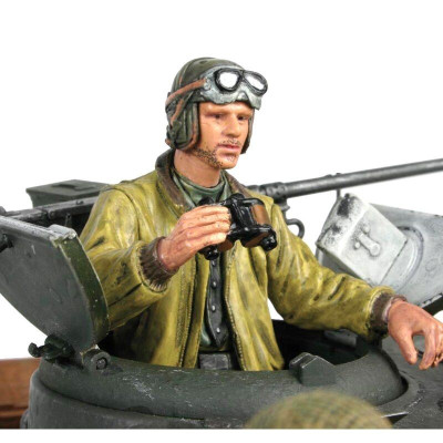 1/16 figurka stojícího velitele tanku US z 2 sv. války, ručně malovan