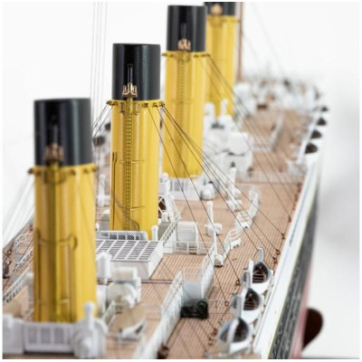AMATI R.M.S. Titanic 1:250 kit