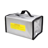 Ochranný vak z nehořlavého materiálu pro bezpečné cestování s akumulátory. V případě možné exploze akumulátoru zadusí vzniklý oheň. 215 x 155 x 115mm